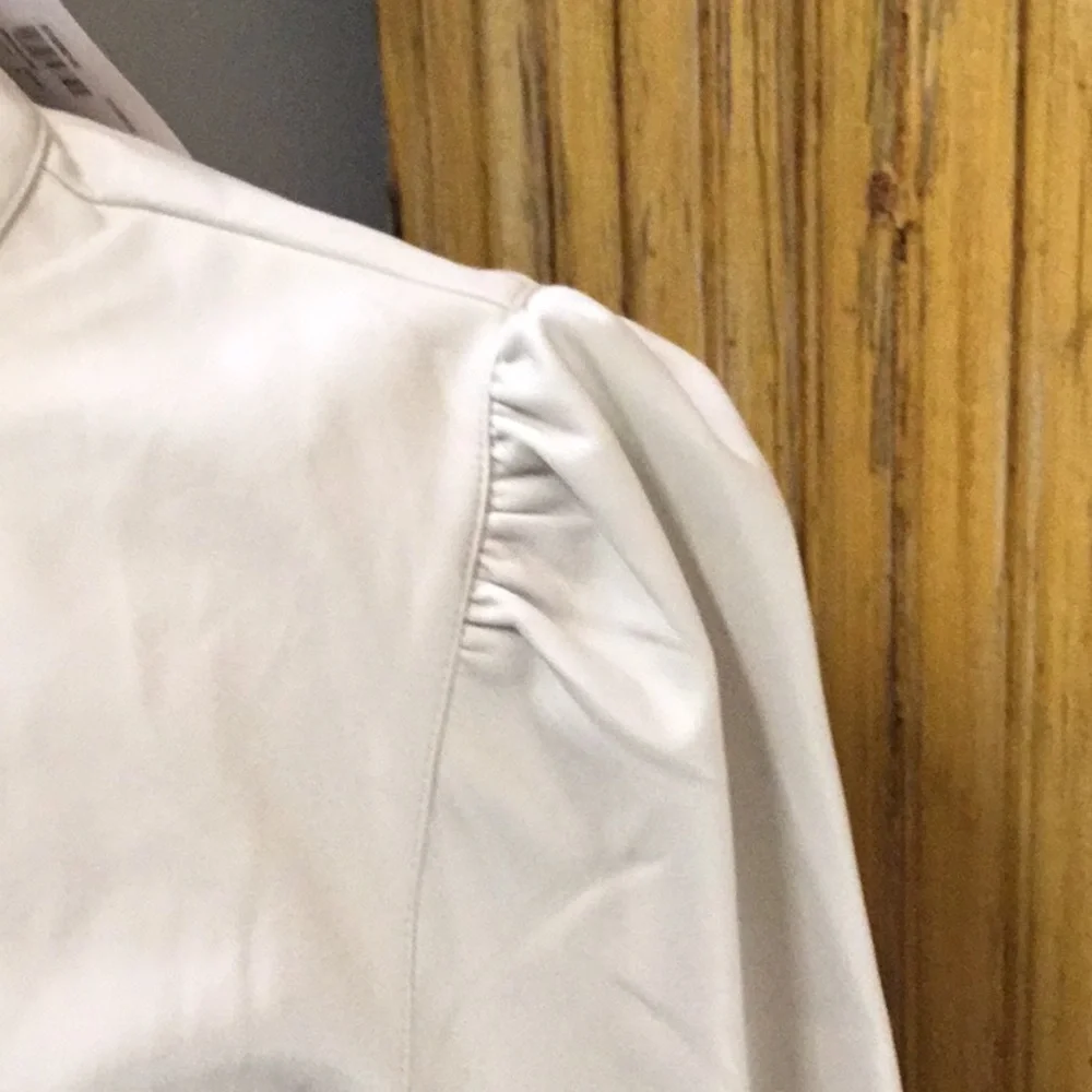 NWT EVEREVE Ryann fFaux Leather Top - Picture 4 of 6